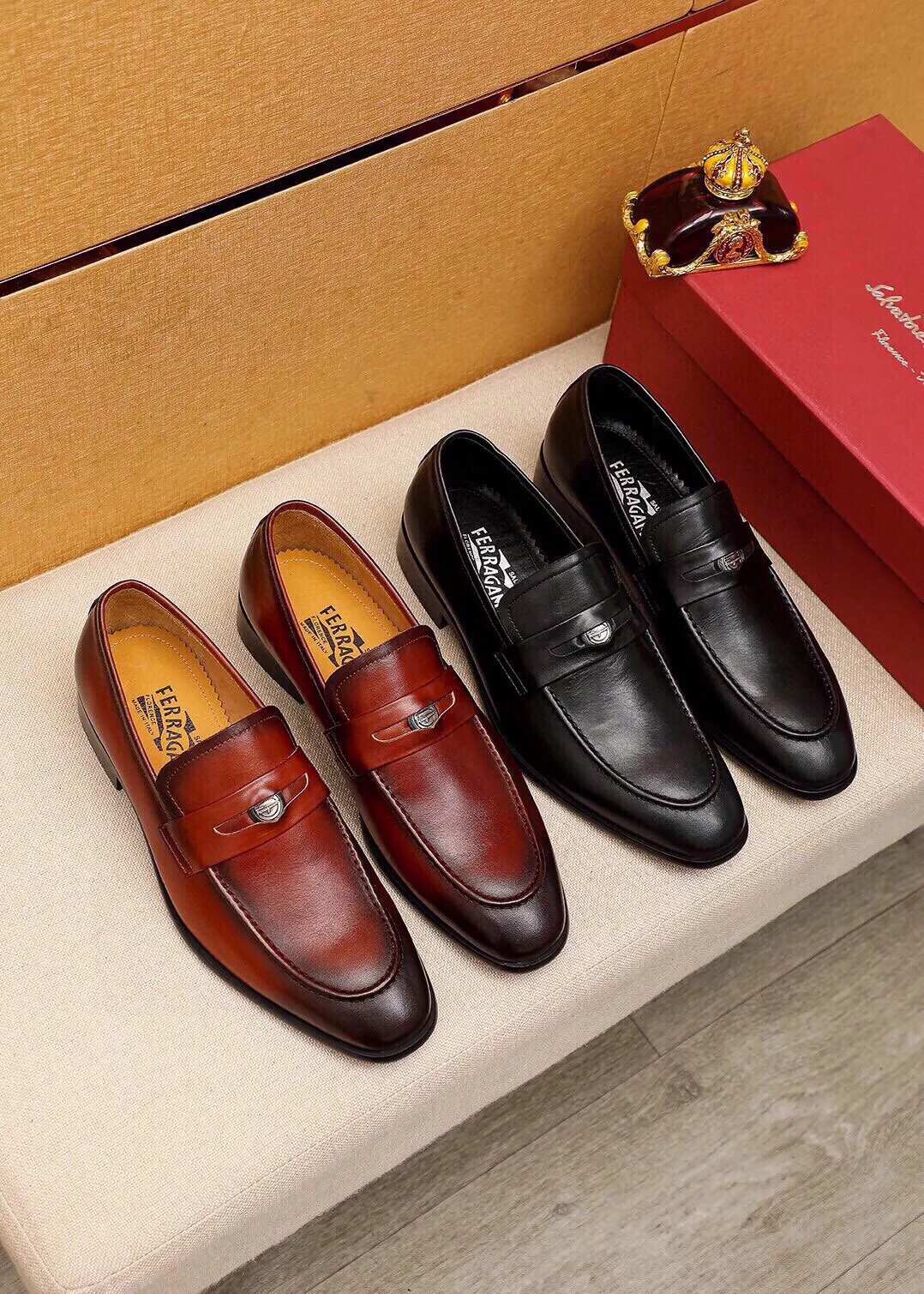 Men's shoes 💰520 💐 Product trademark: Ferragamo "Ferragamo" casual leather shoes Regular size: 38-44 (45🉑️customized) Product materials: Selected imported first-layer calfskin upper + original hardware buckle, imported water-dyed cowhide leather lining. Strong three-dimensional visual effect, combined outsole Color: 2⃣️colors available